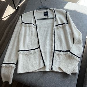 Chic Cardigan / Blazer